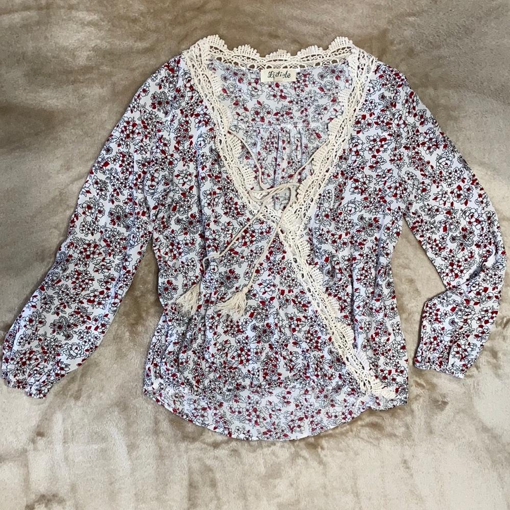 Listicle Floral Lace Tassel Boho Blouse